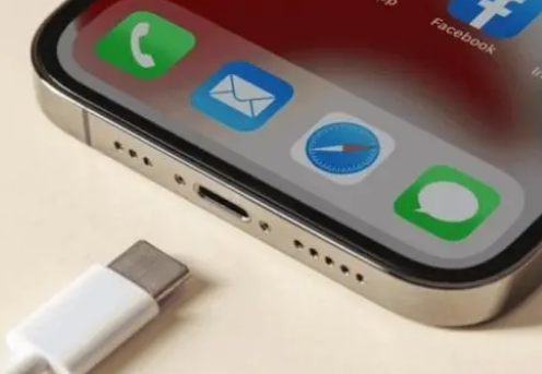 云龙苹果15维修分享iPhone15改USB-C接口后能和安卓用户互借充电器吗 